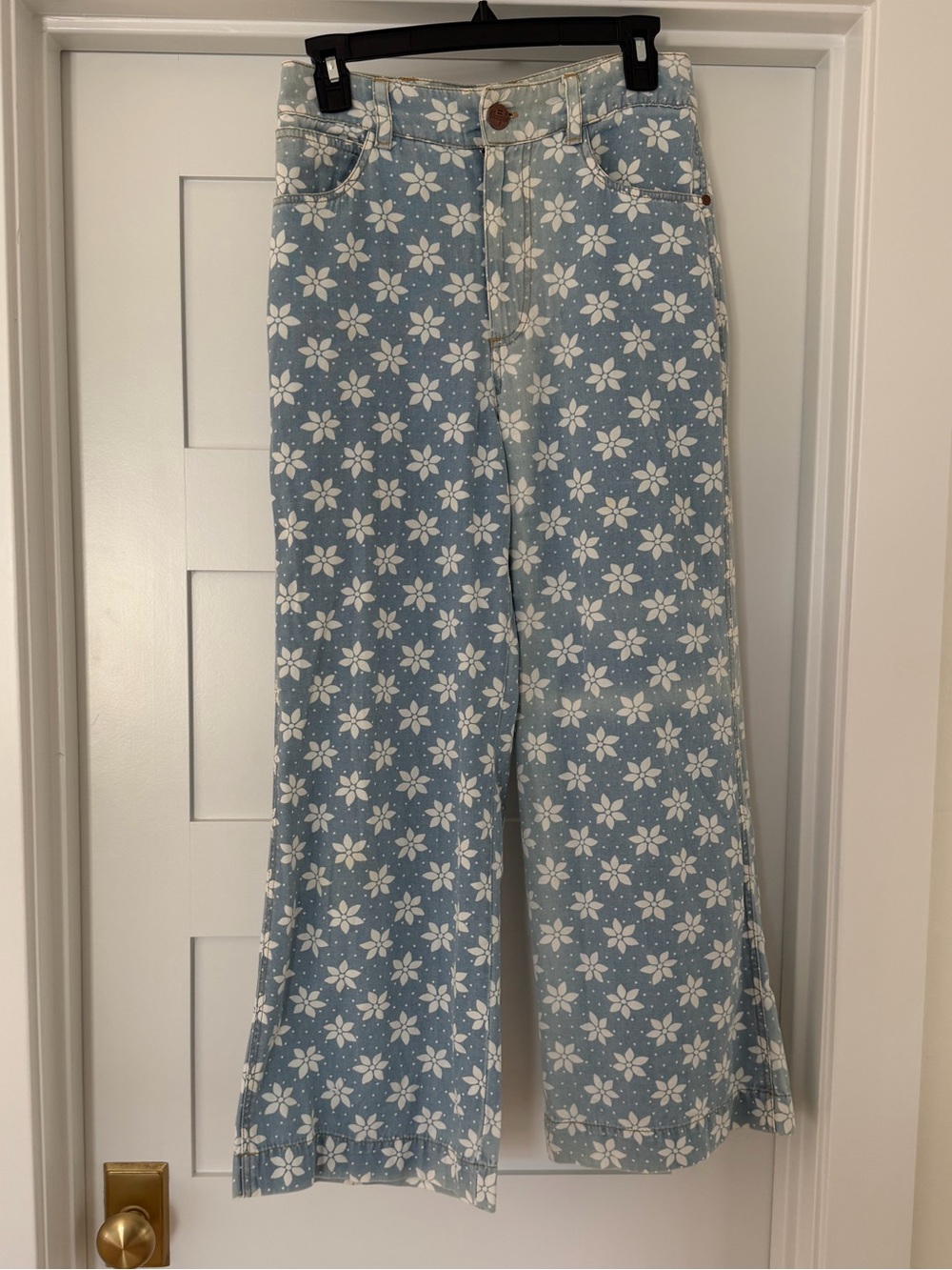 Wrangler Light Blue Denim Wide-Leg Cropped Jeans with White Daisy Print